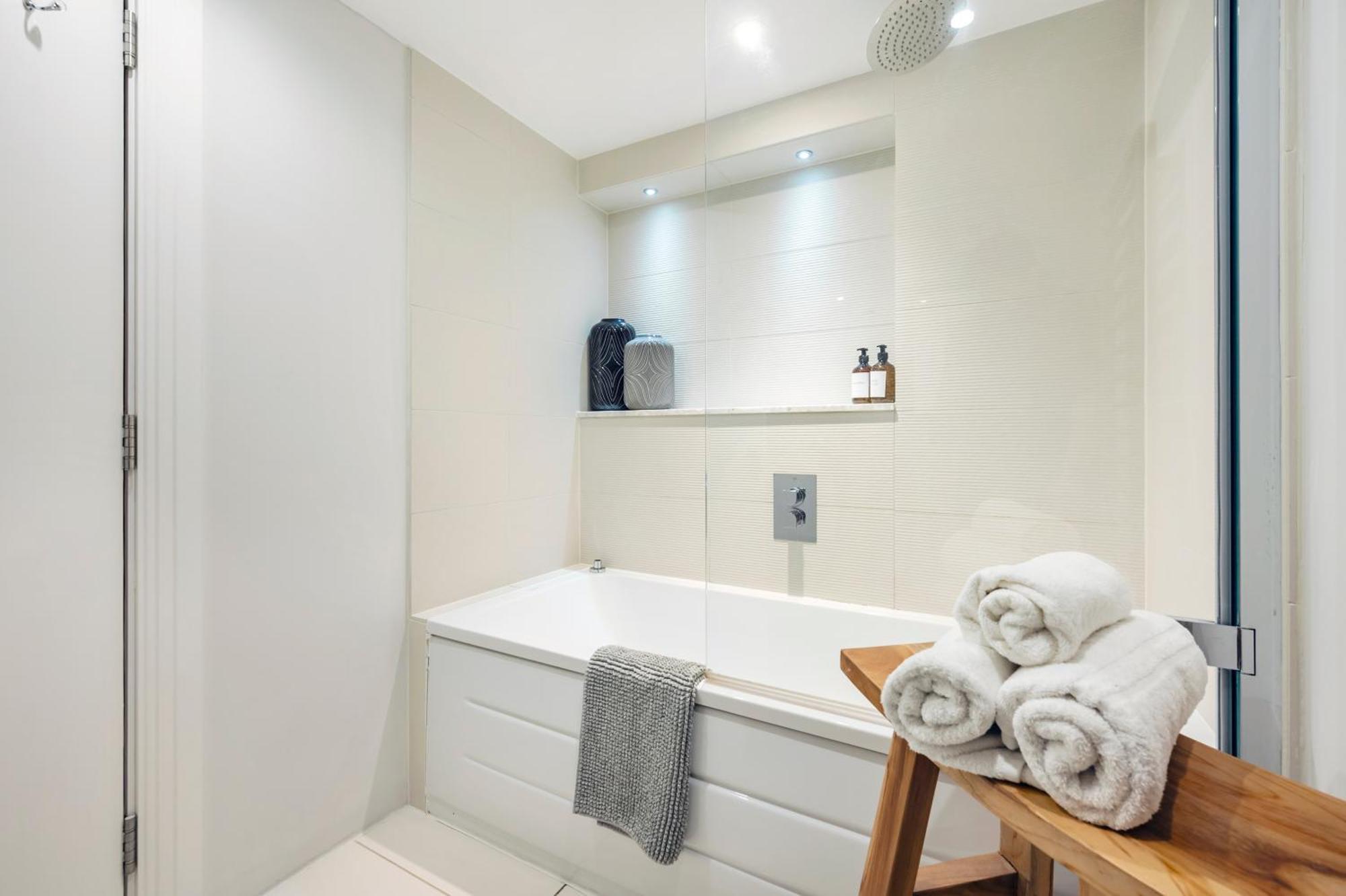 Aircon 2 Bedr, 3 Beds, 2 Bath Covent Garden, Subway Apartment ลอนดอน ภายนอก รูปภาพ